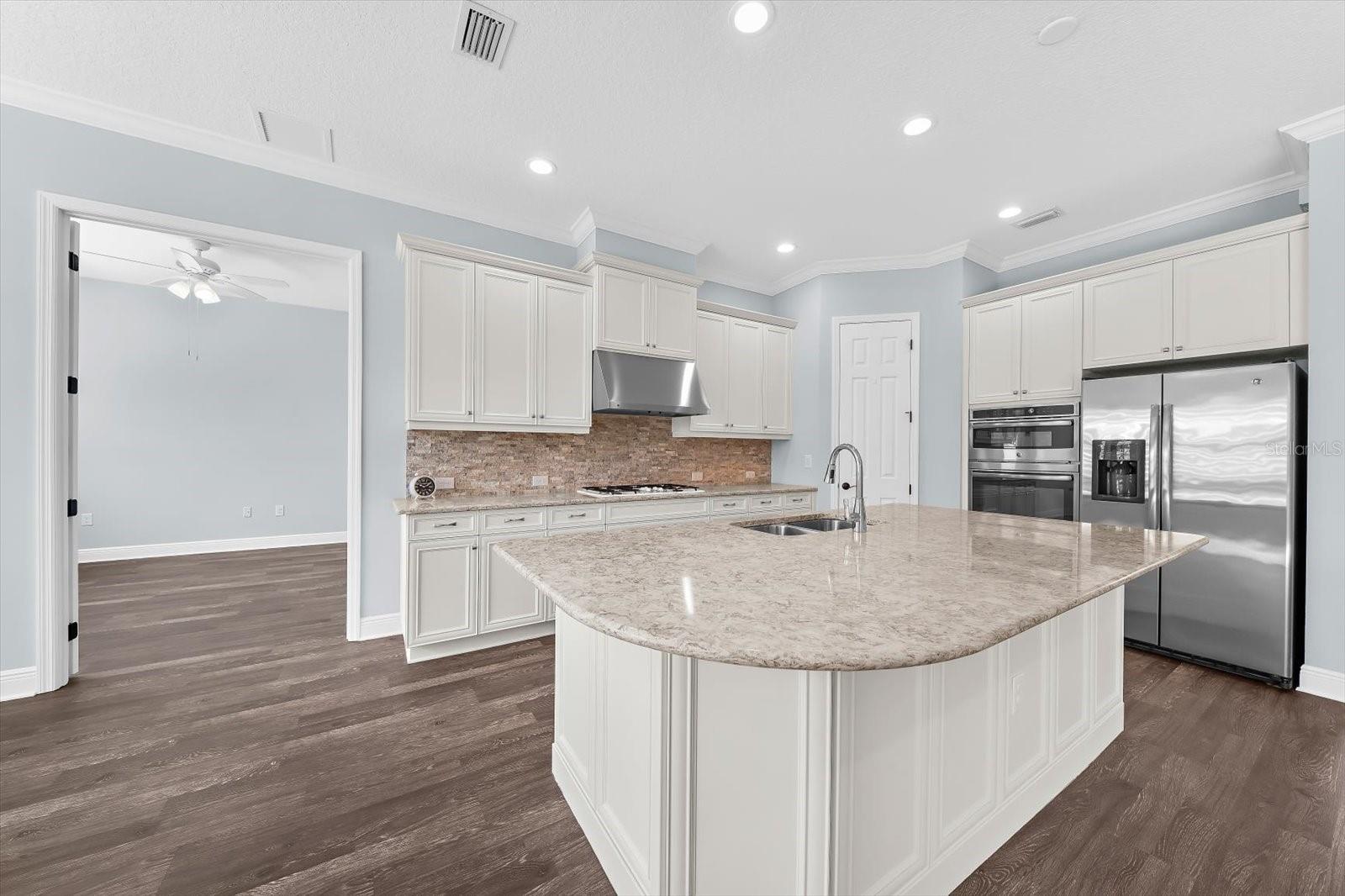 8256 LARKSPUR CIR