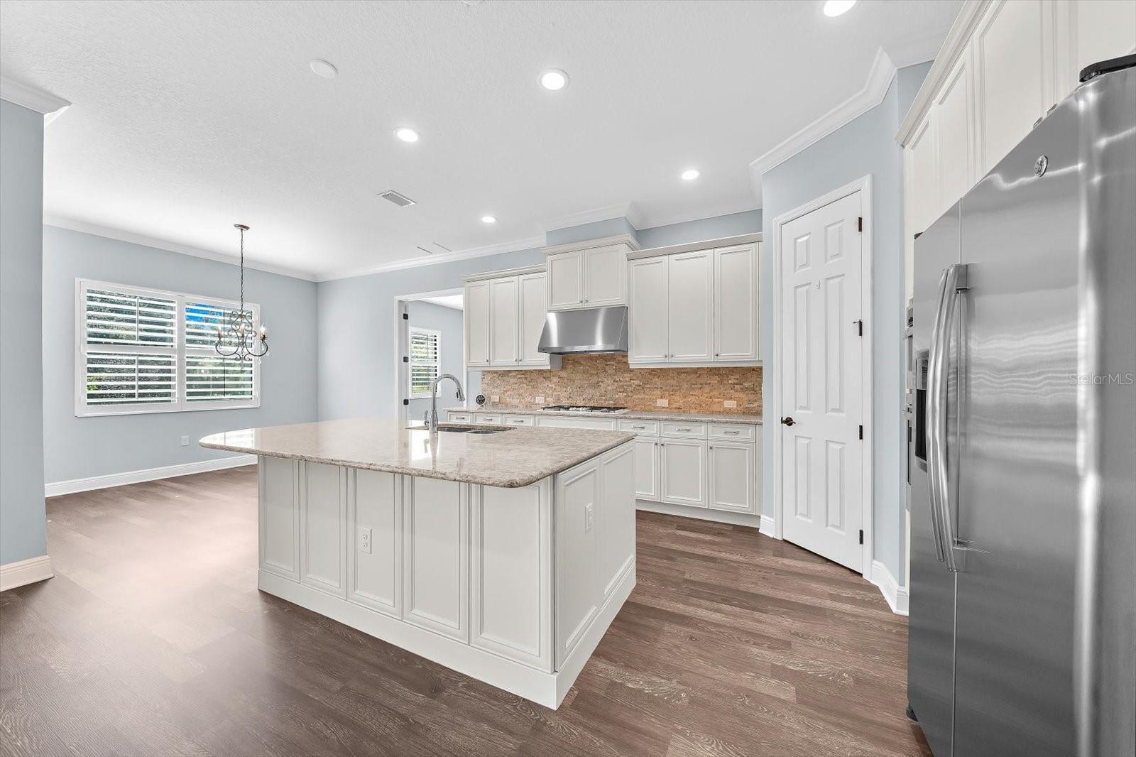 8256 LARKSPUR CIR