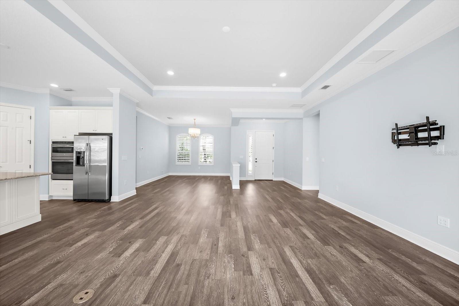 8256 LARKSPUR CIR