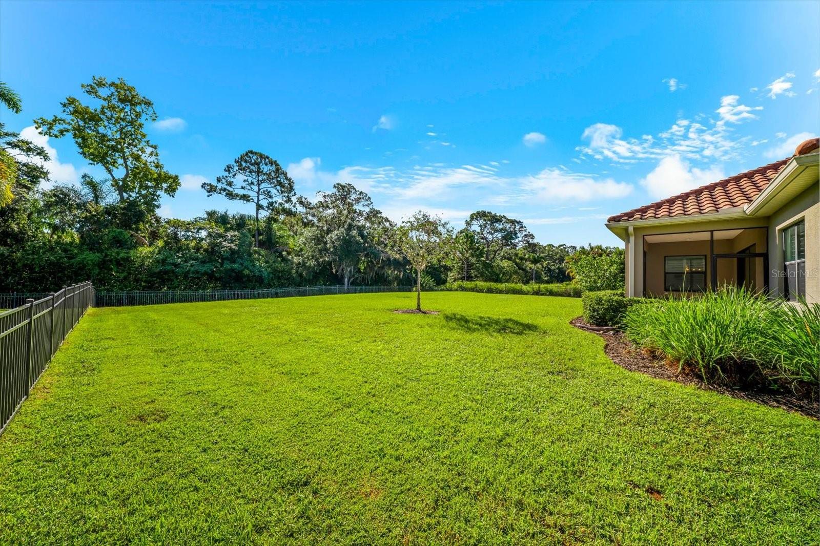 8256 LARKSPUR CIR