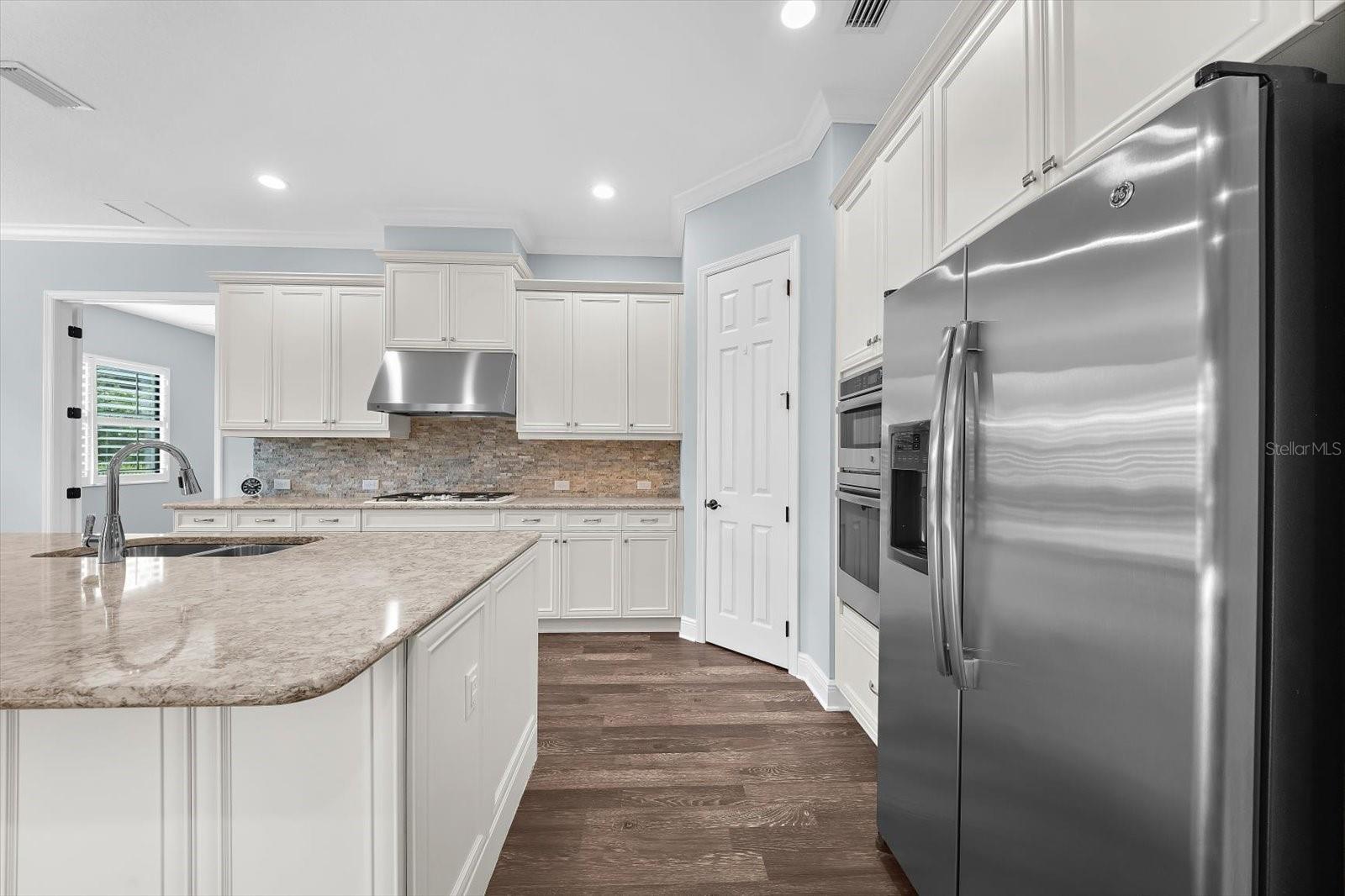 8256 LARKSPUR CIR