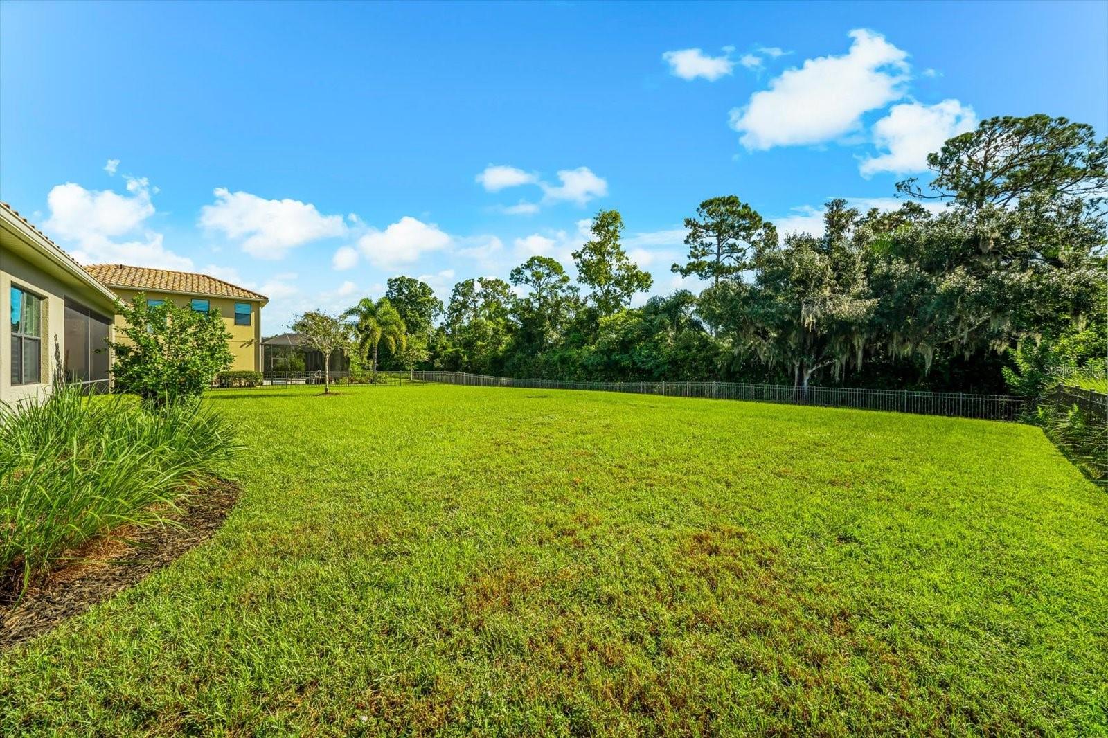 8256 LARKSPUR CIR