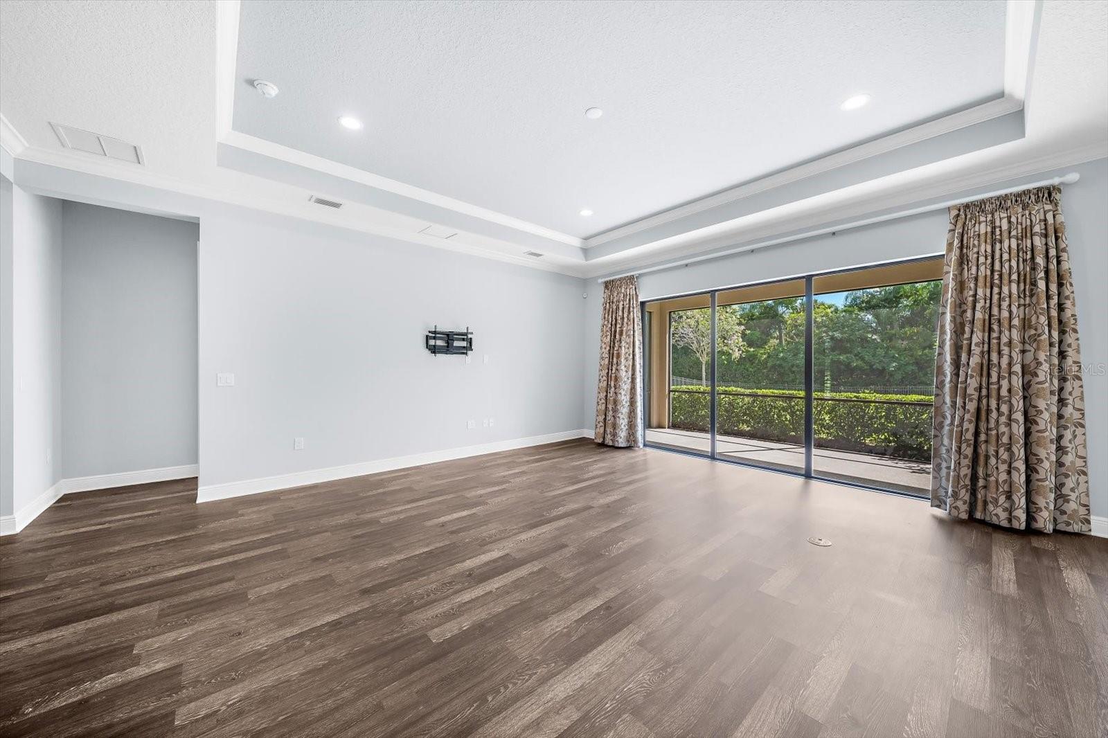 8256 LARKSPUR CIR