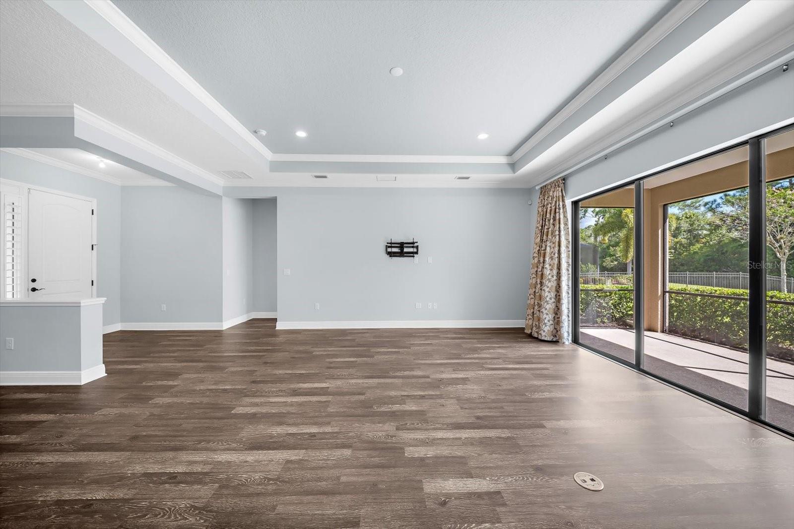 8256 LARKSPUR CIR