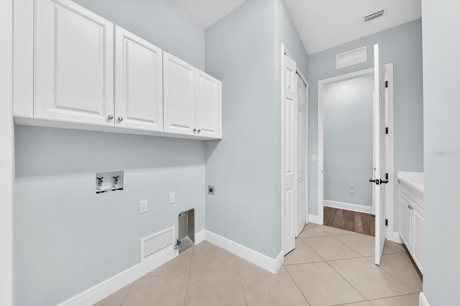 8256 LARKSPUR CIR