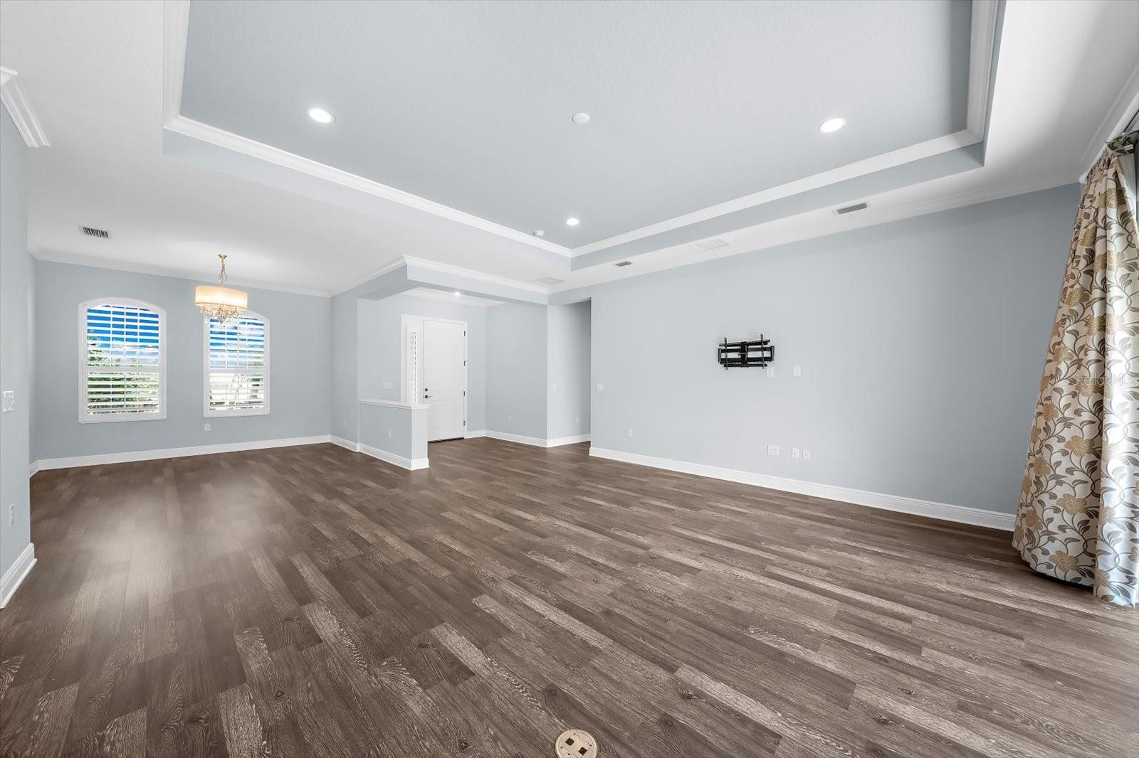 8256 LARKSPUR CIR