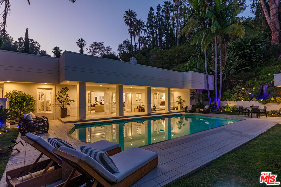 1166 San Ysidro Dr
