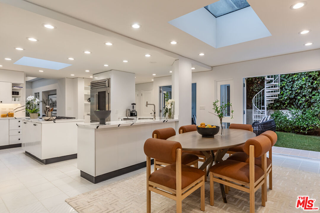 1166 San Ysidro Dr