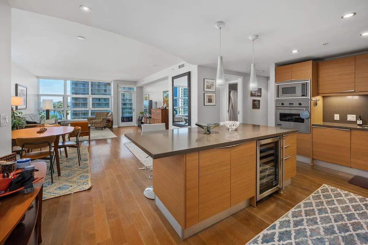 1325 Pacific Hwy. Unit 701