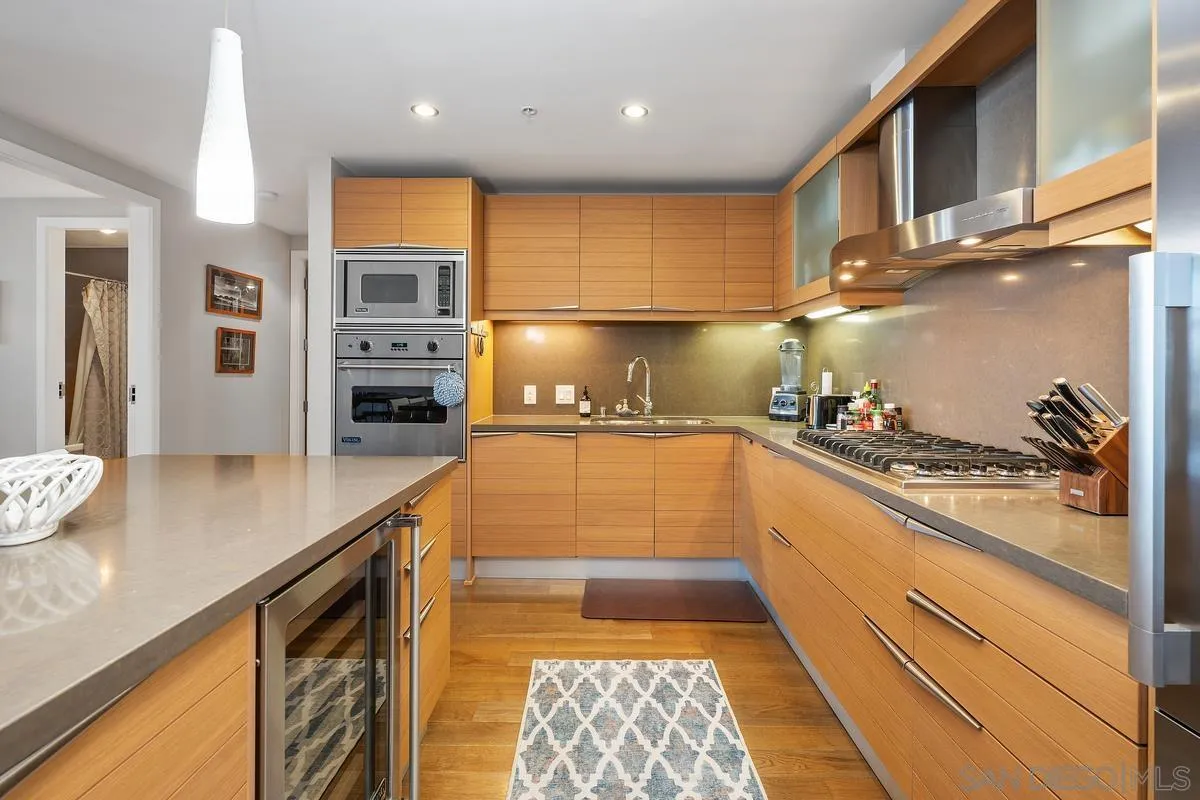 1325 Pacific Hwy. Unit 701