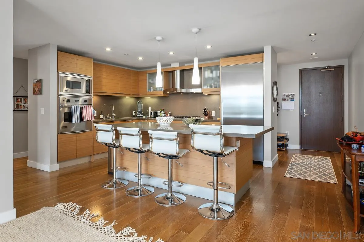 1325 Pacific Hwy. Unit 701