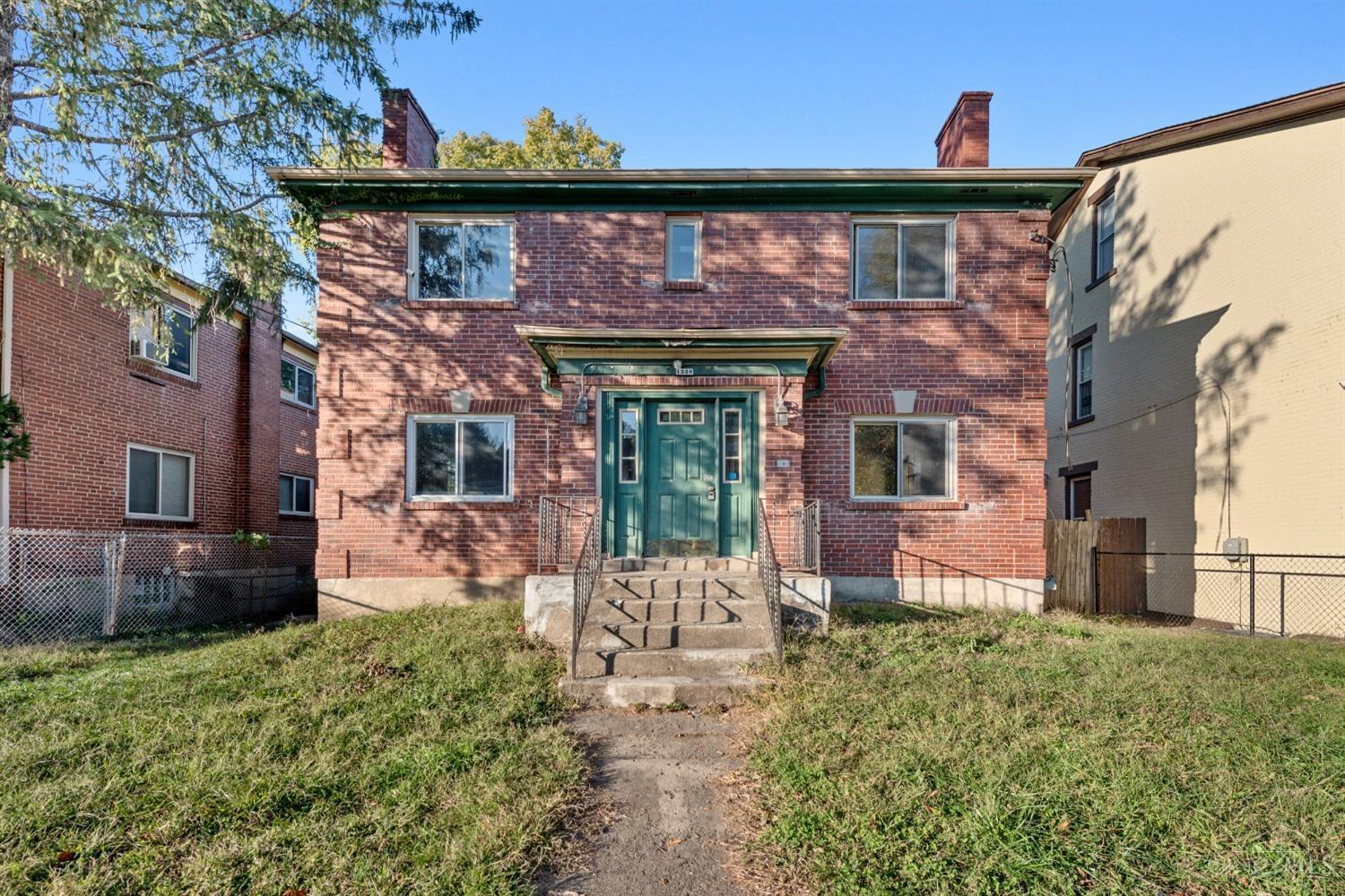 1220 Laidlaw Avenue