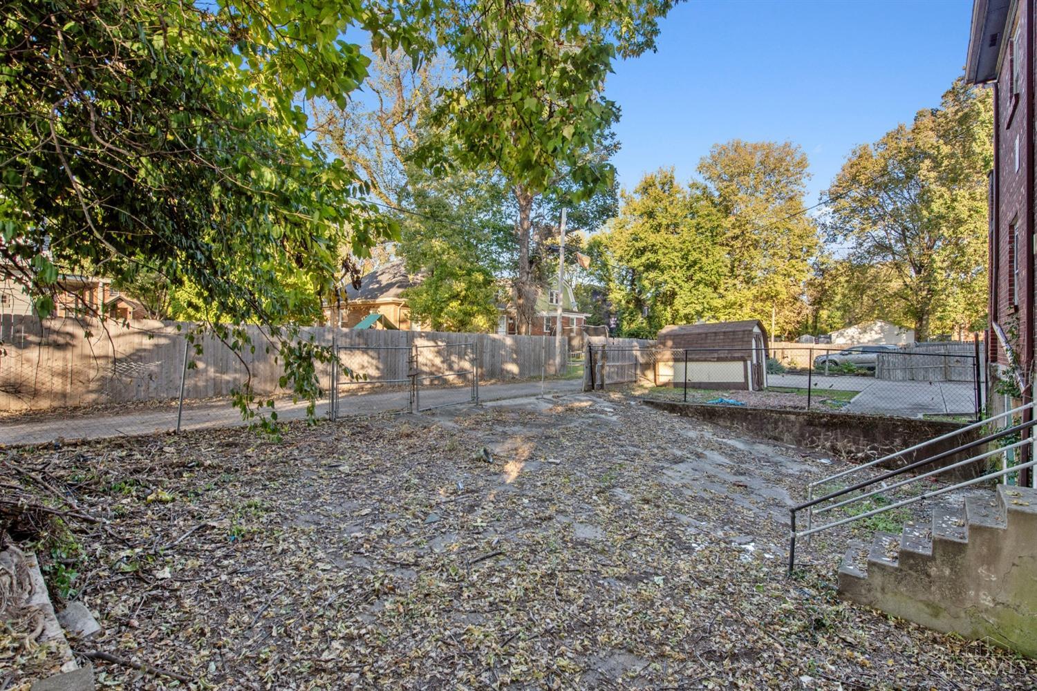 1220 Laidlaw Avenue