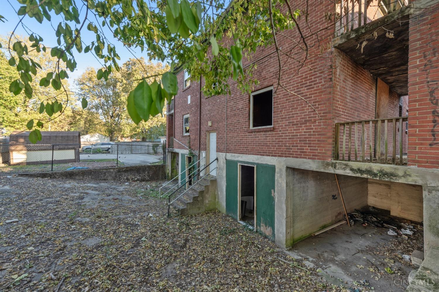 1220 Laidlaw Avenue