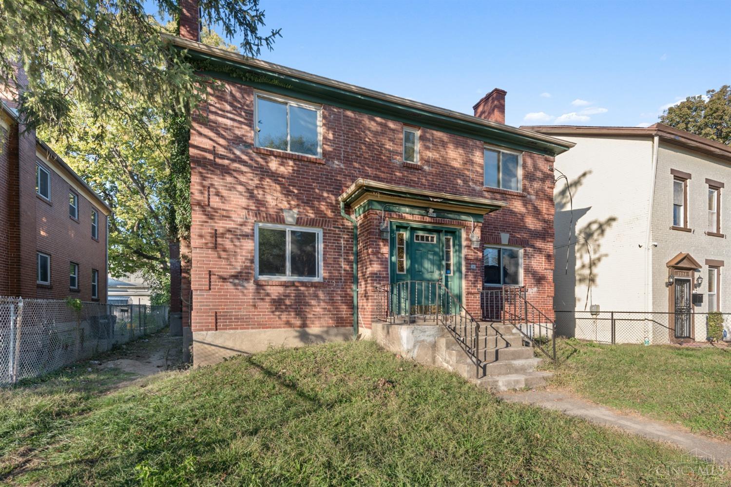 1220 Laidlaw Avenue