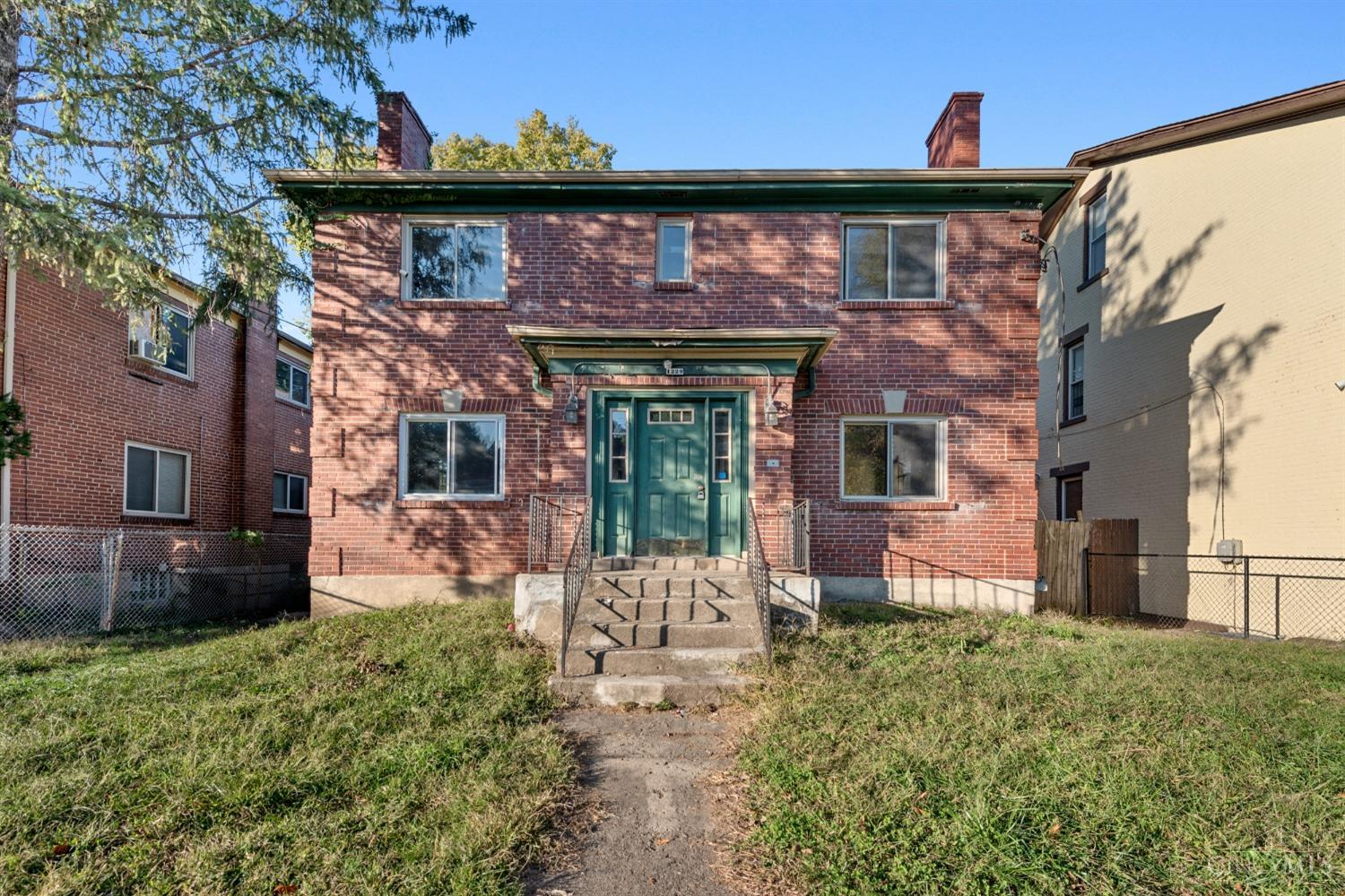 1220 Laidlaw Avenue