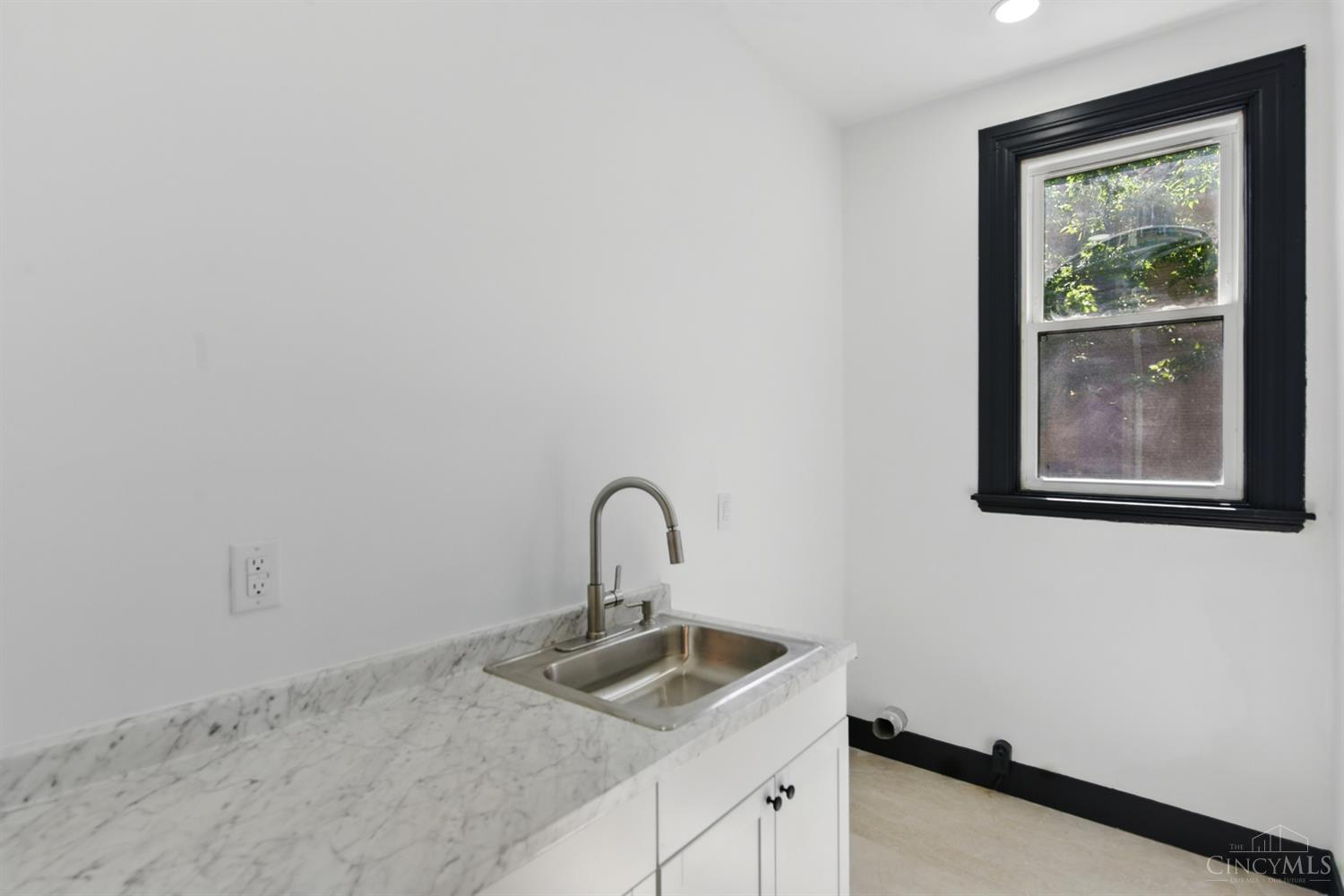 752 S Fred Shuttlesworth Circle