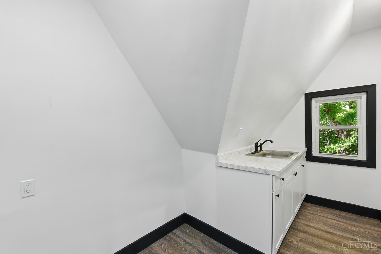 752 S Fred Shuttlesworth Circle