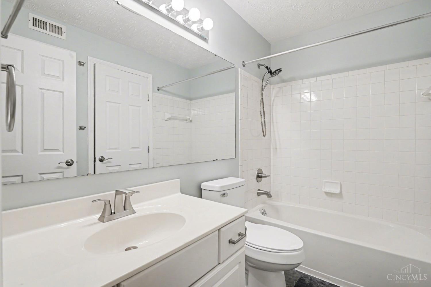 9905 Regatta Drive 304