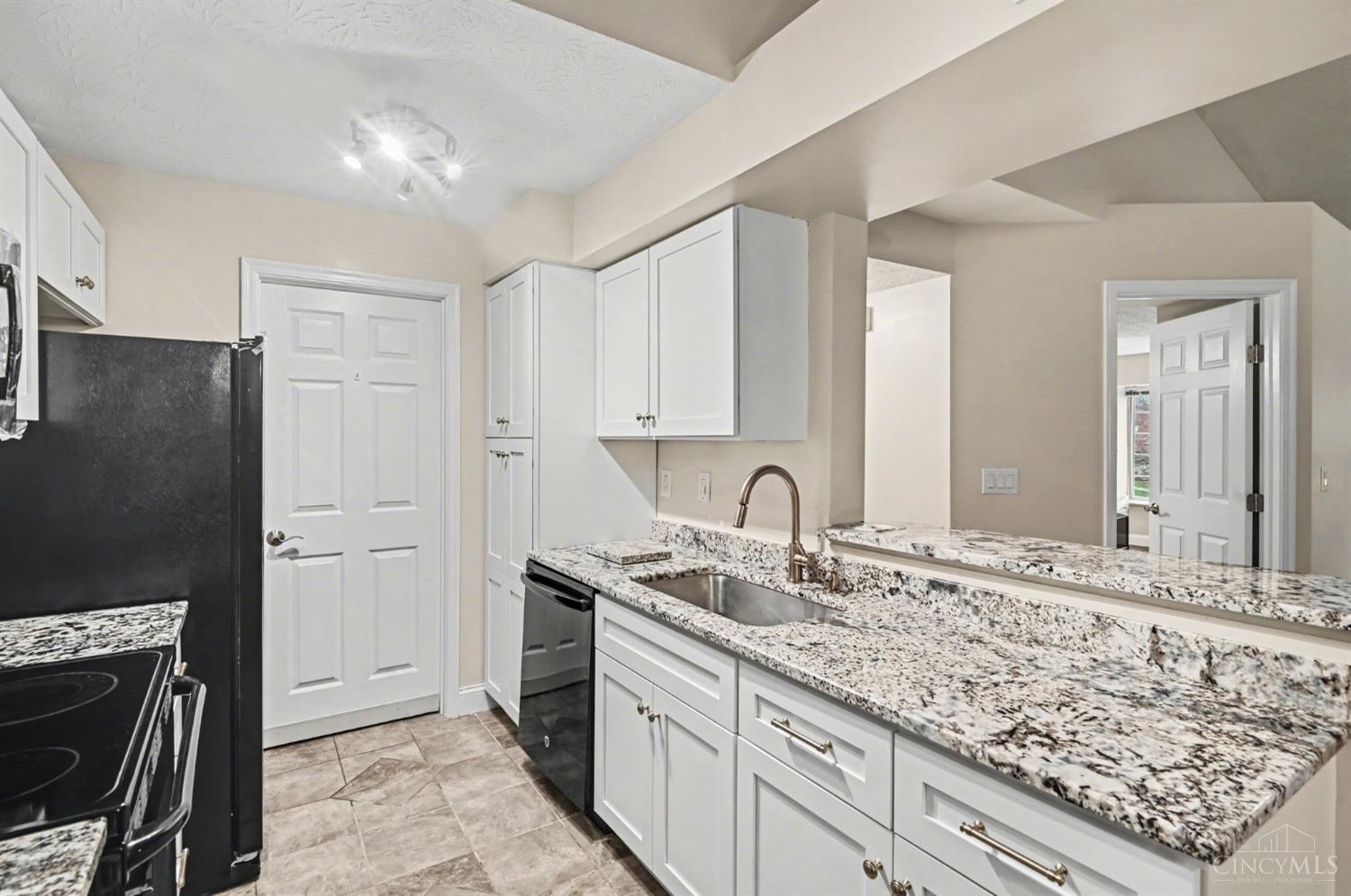 9905 Regatta Drive 304