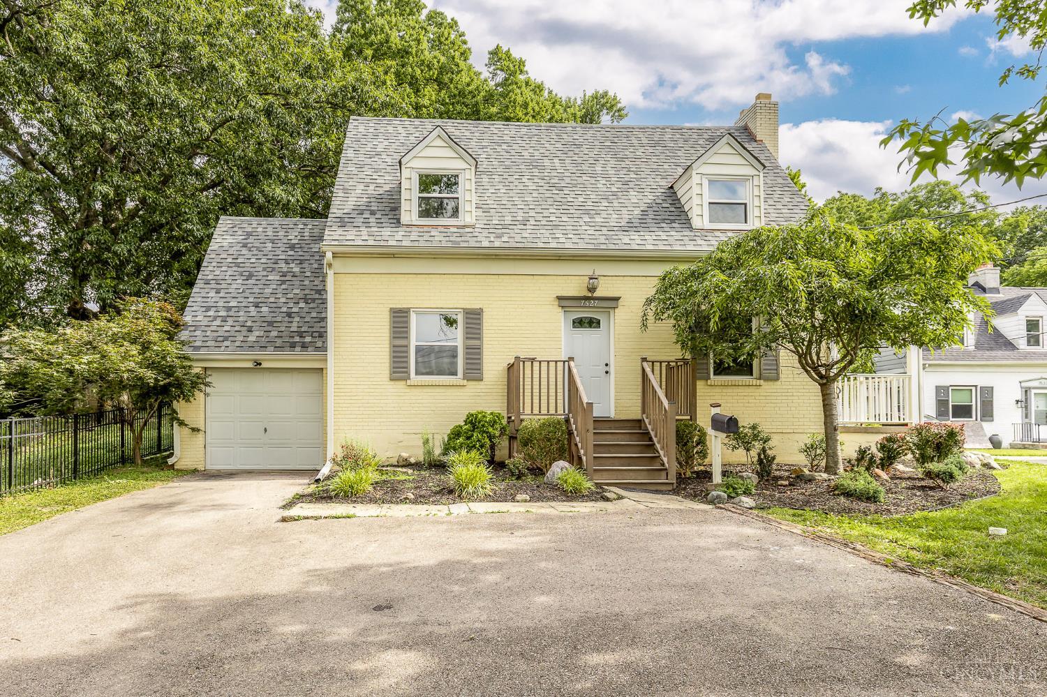 7527 Montgomery Road