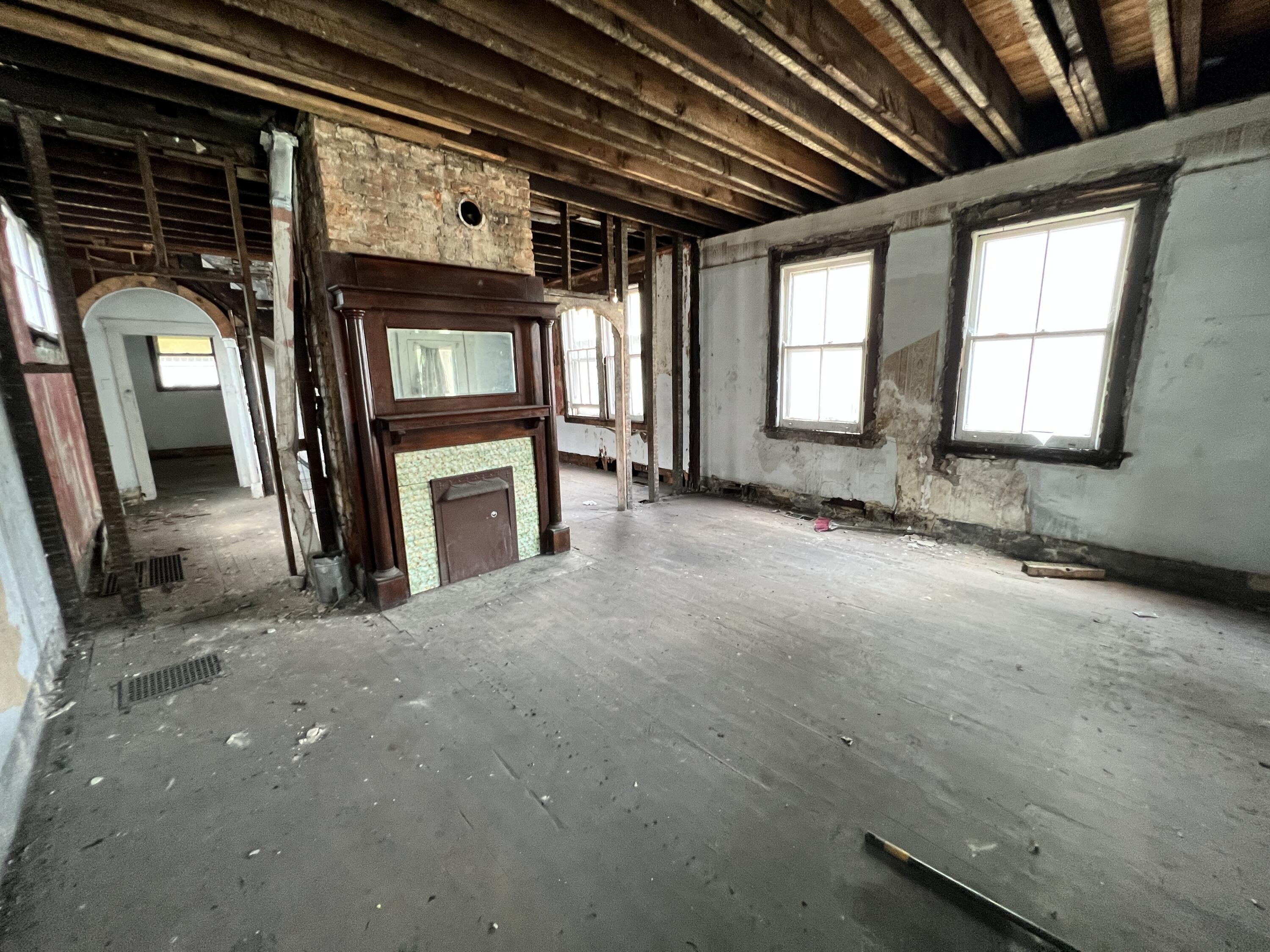 1121 Lee Street