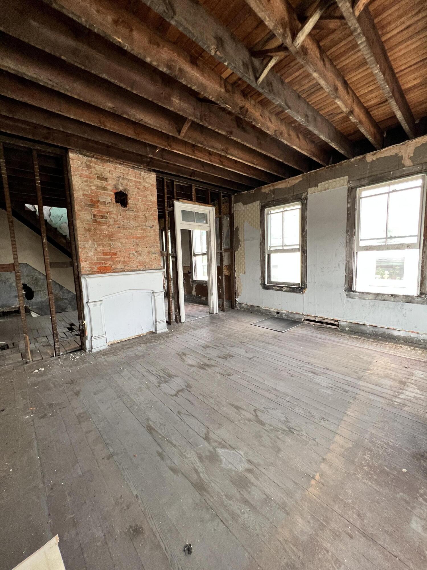 1121 Lee Street