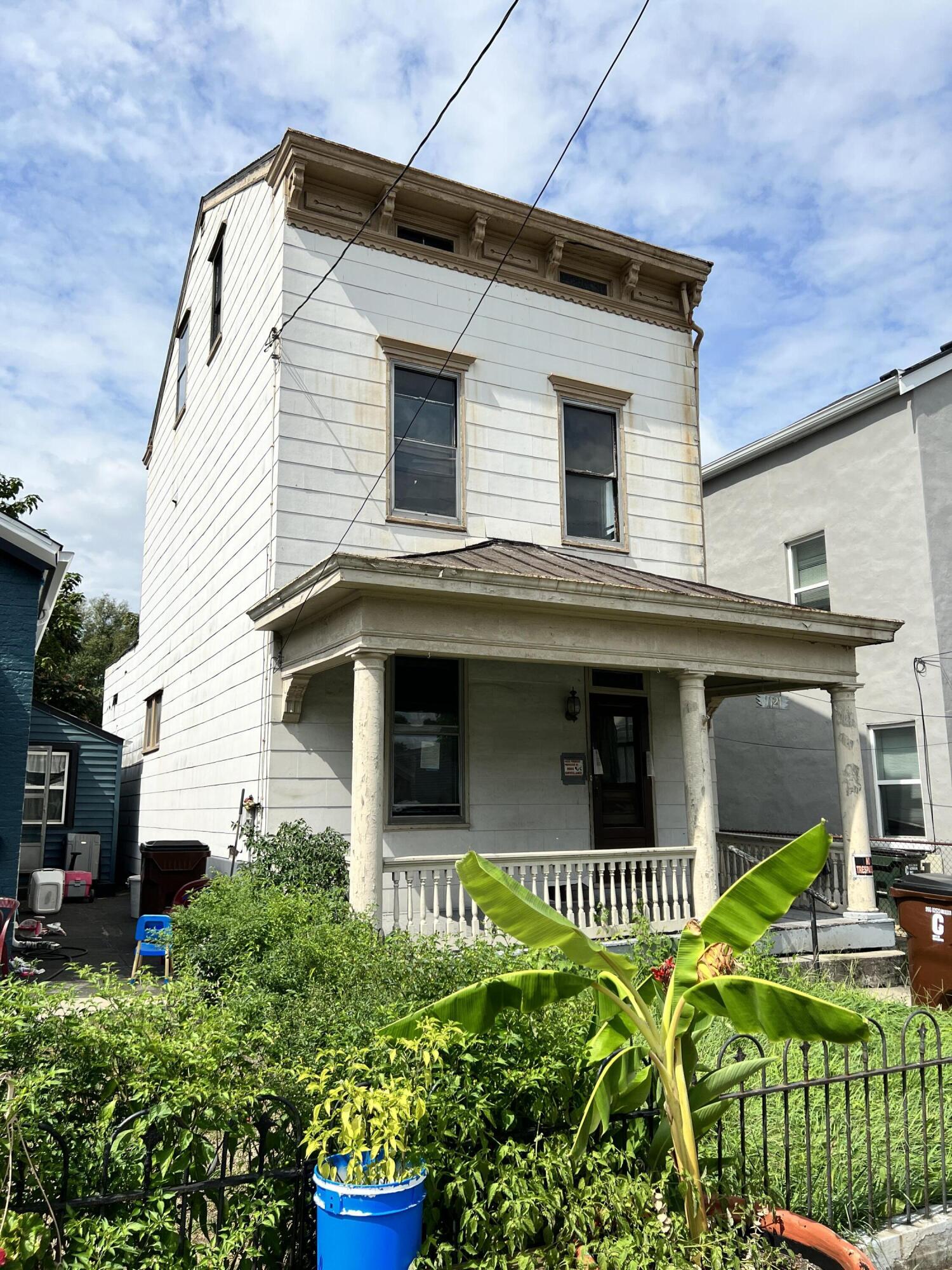 1121 Lee Street