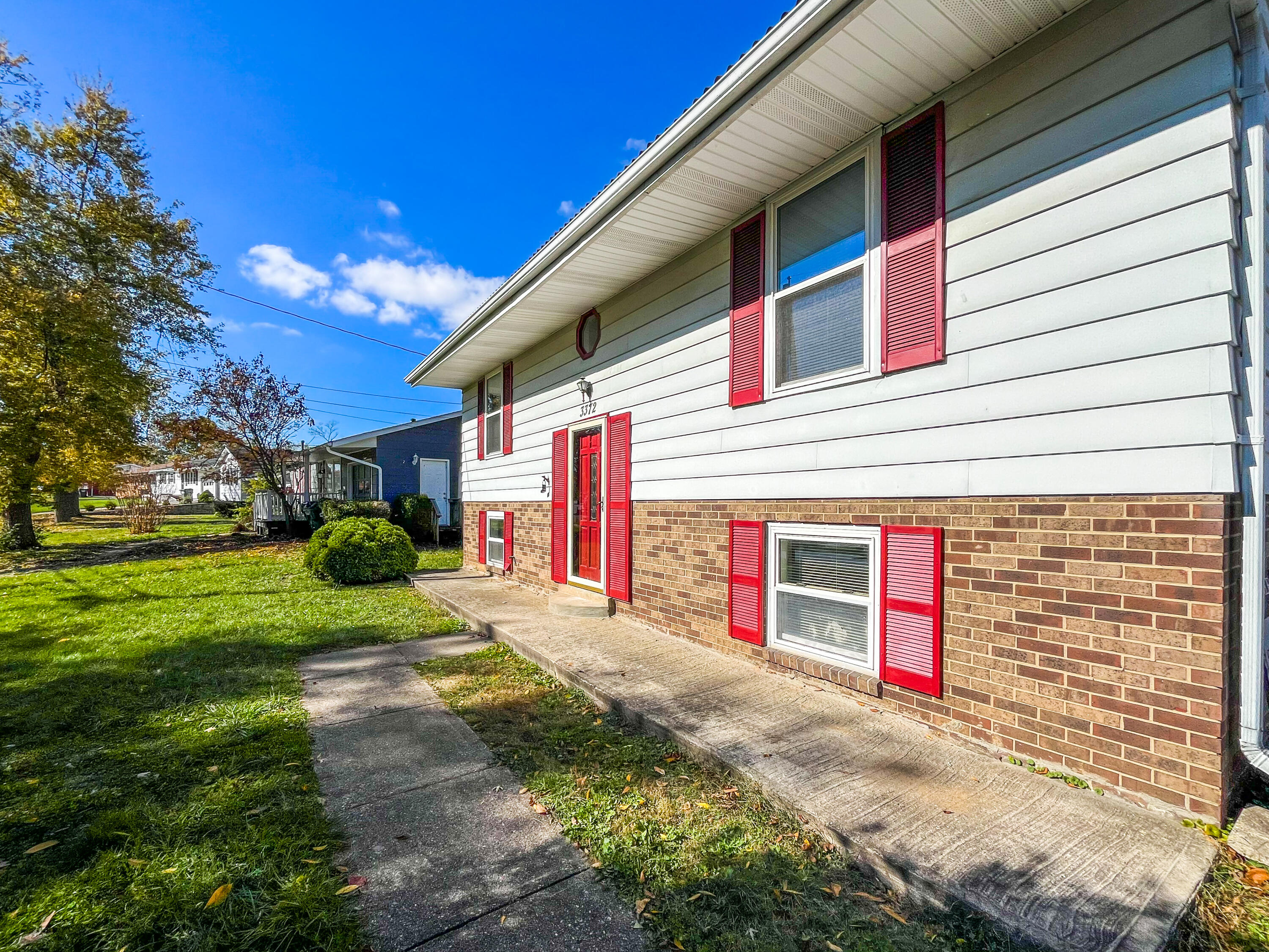 3372 Pine Tree Lane