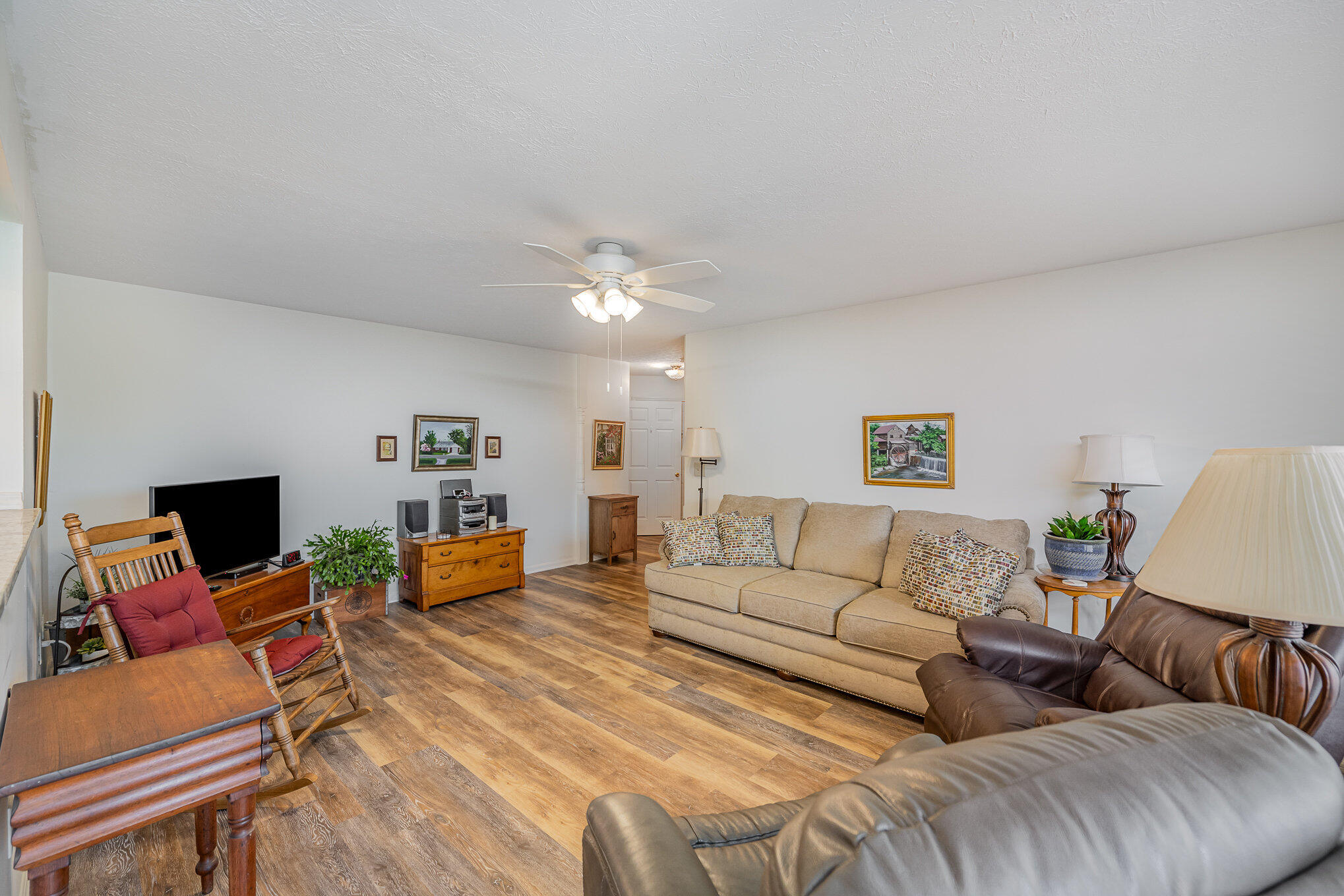 346 Deepwoods Drive, 1