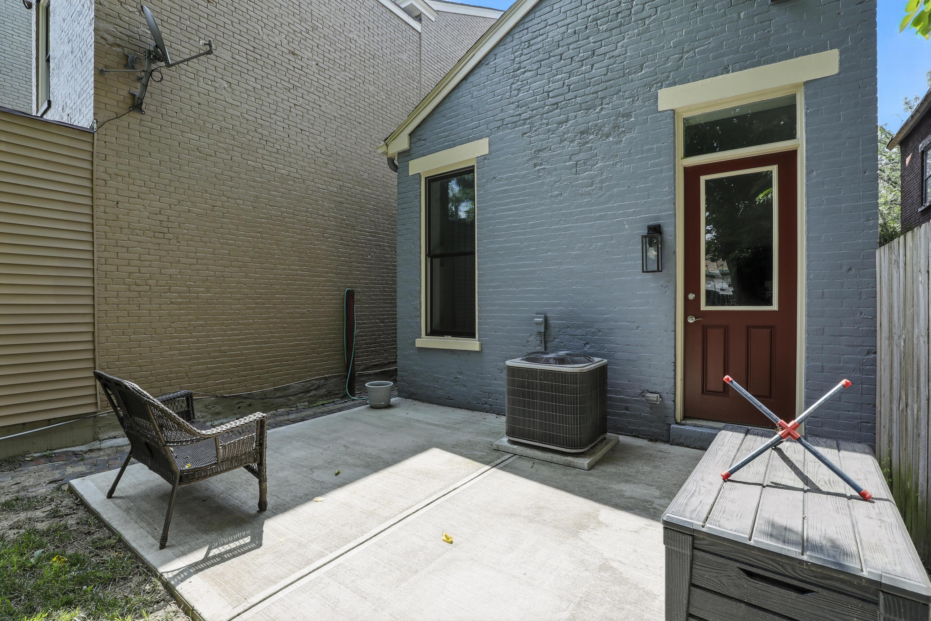 310 W Robbins Street