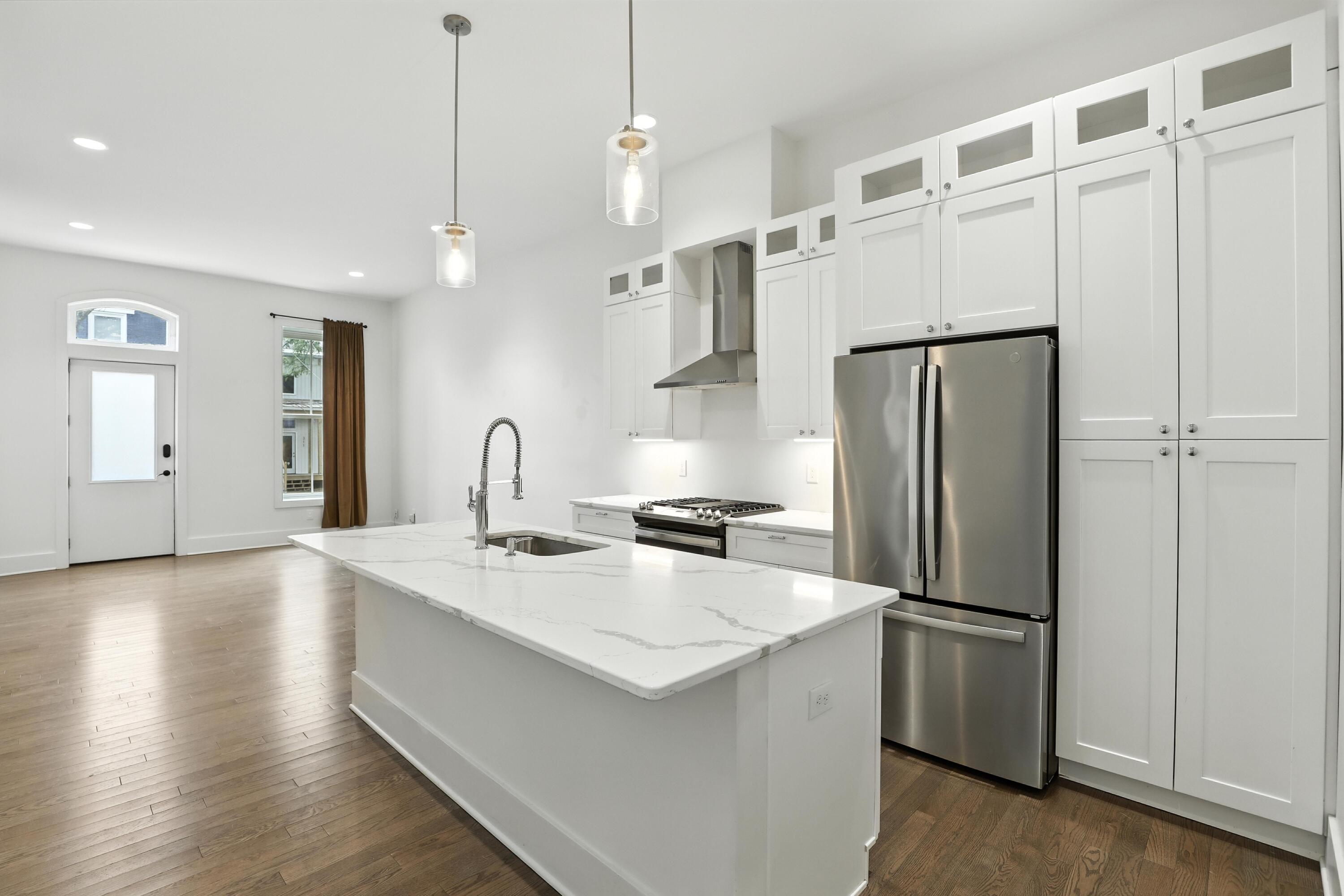 310 W Robbins Street