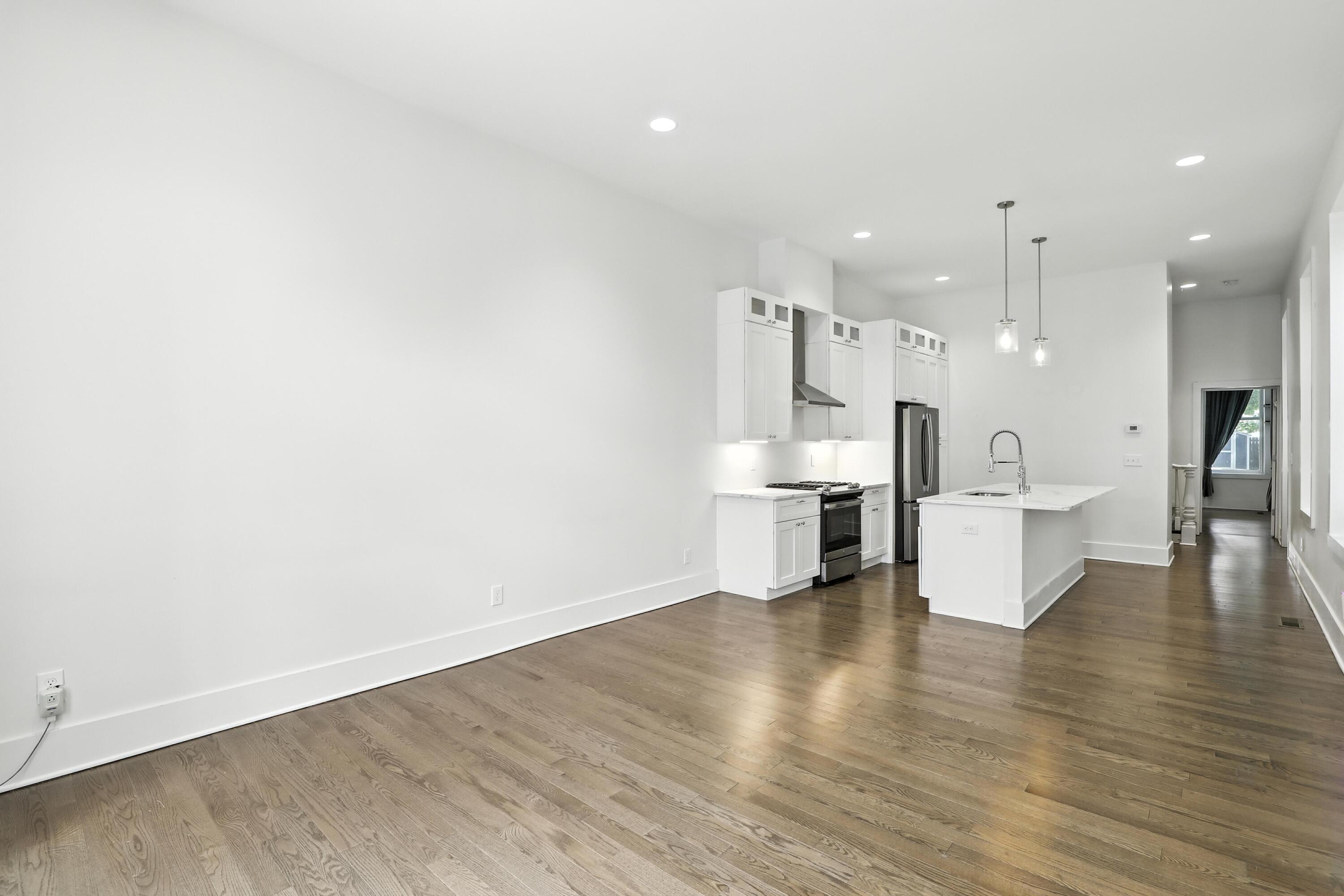 310 W Robbins Street