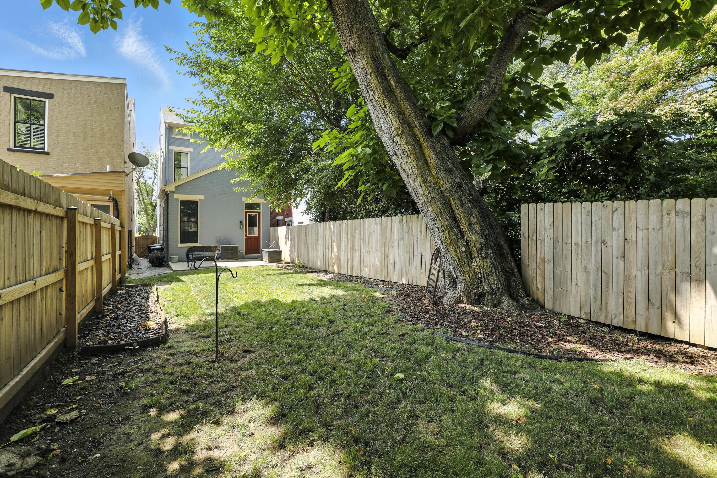 310 W Robbins Street