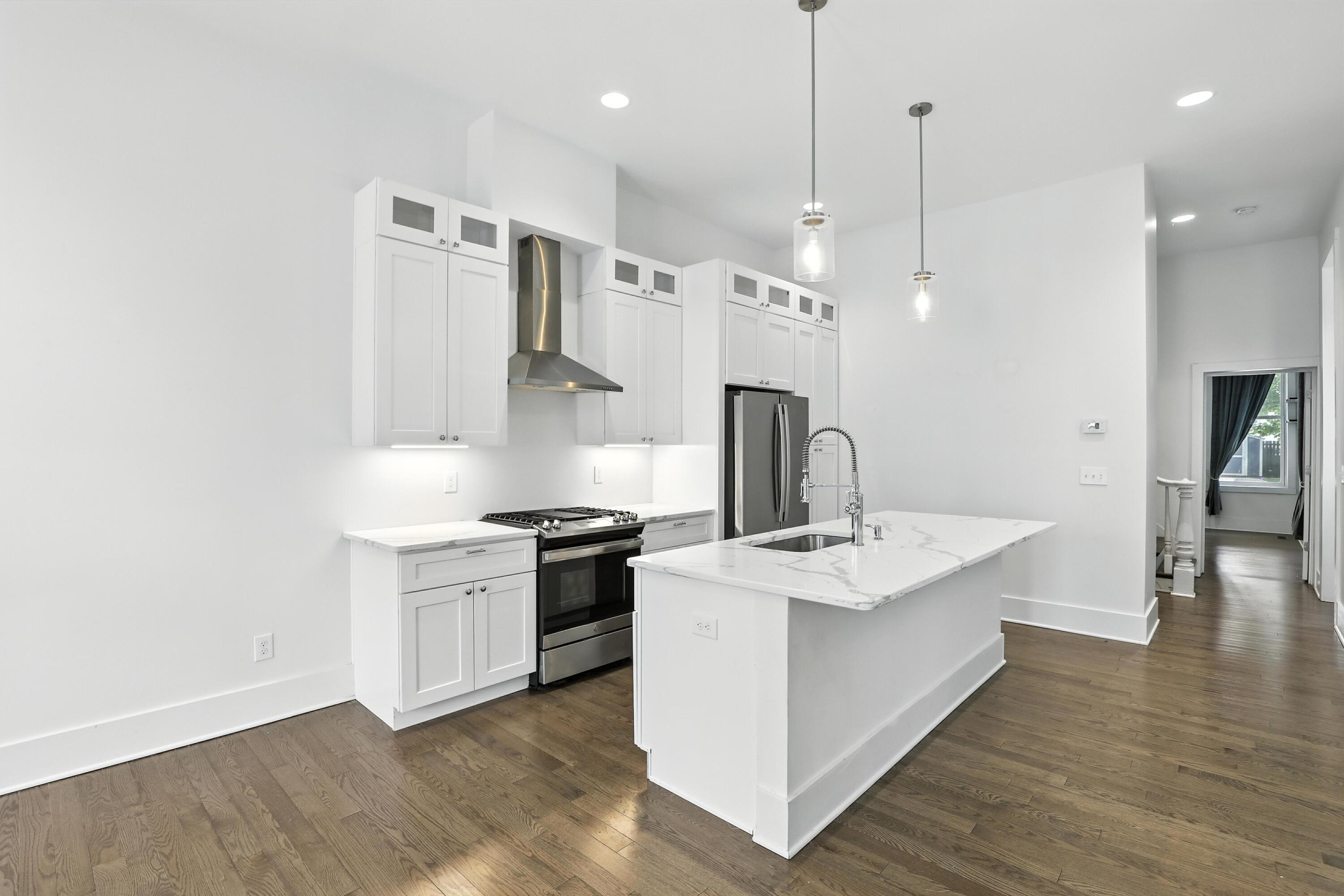 310 W Robbins Street