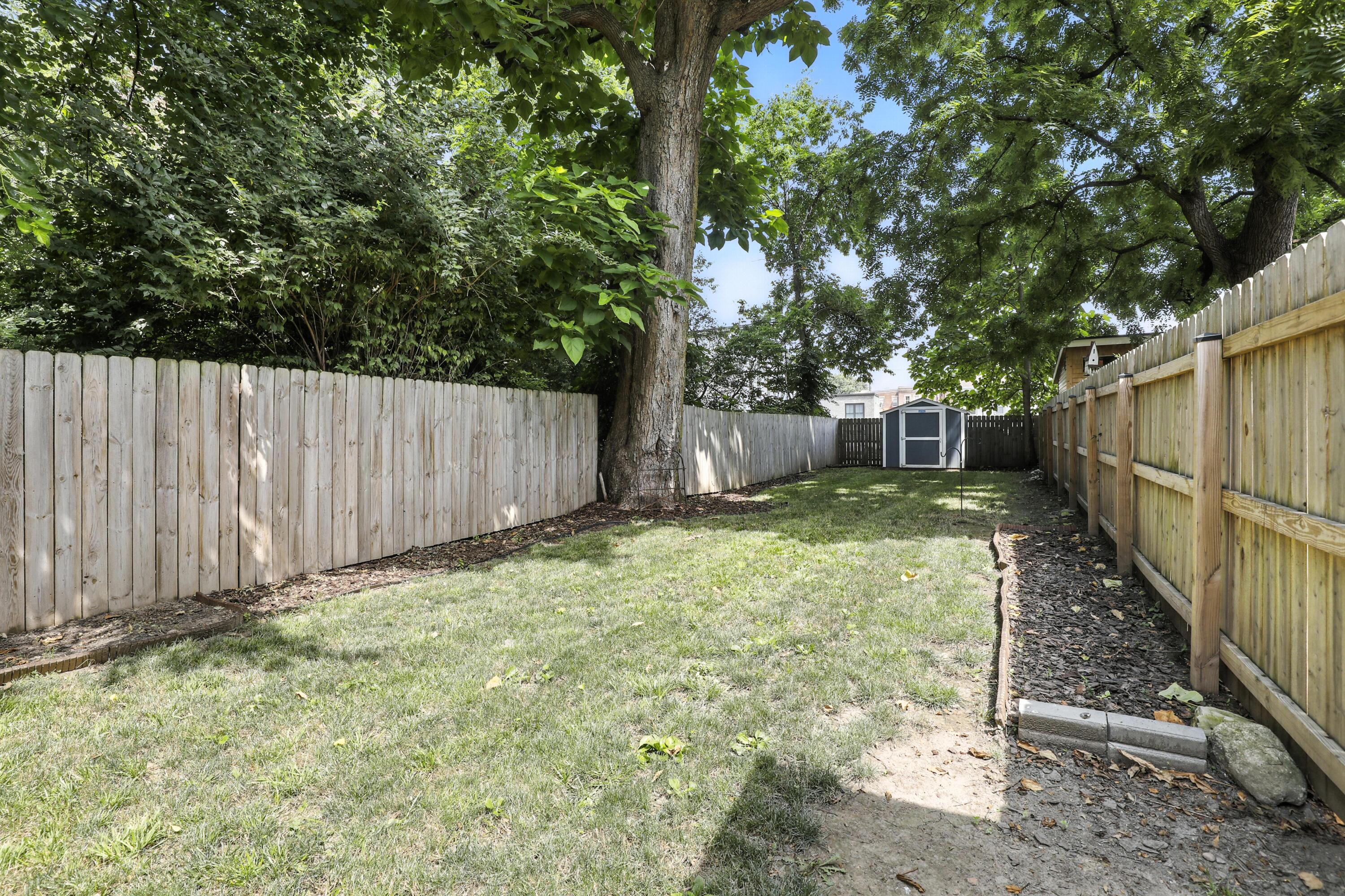 310 W Robbins Street