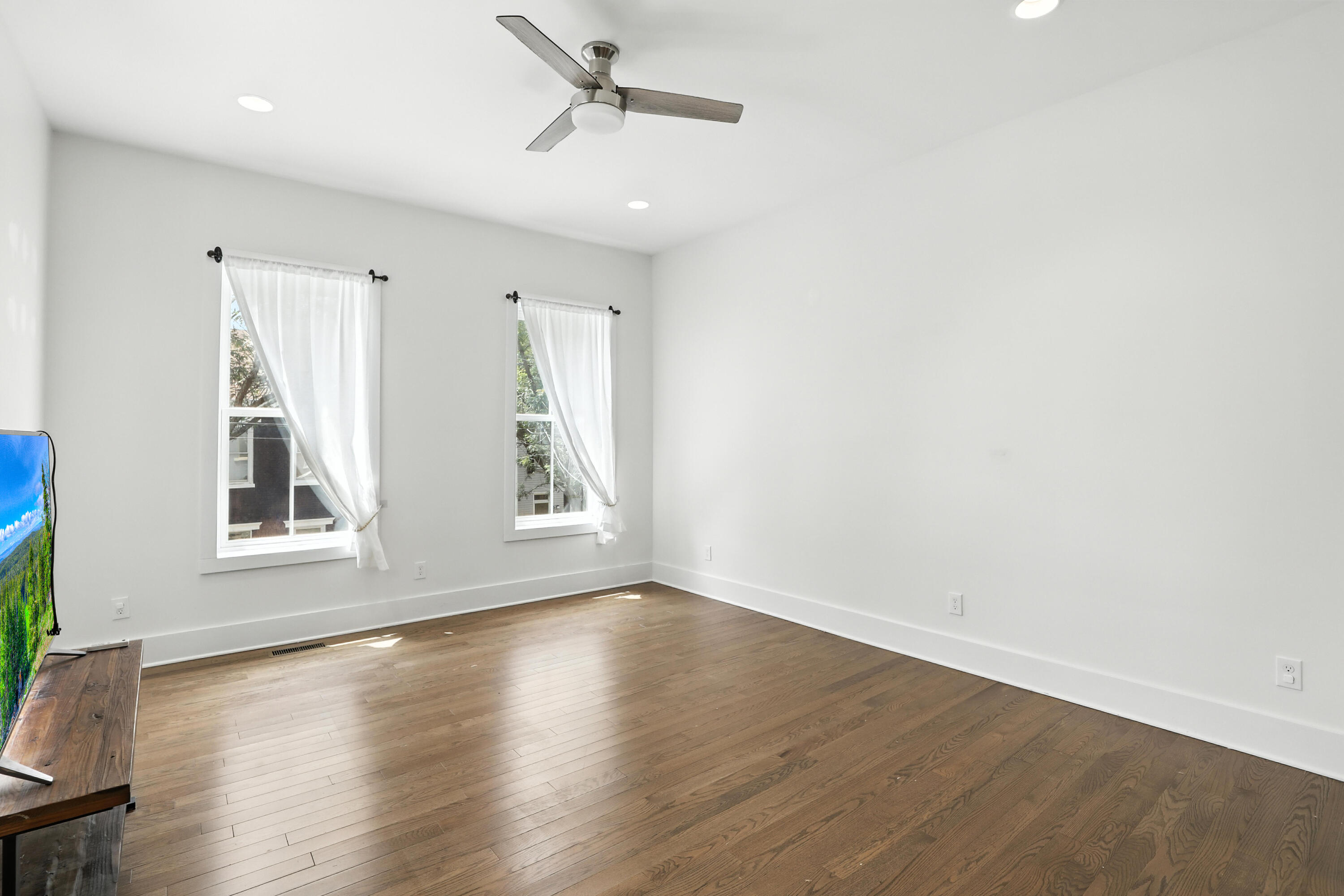 310 W Robbins Street