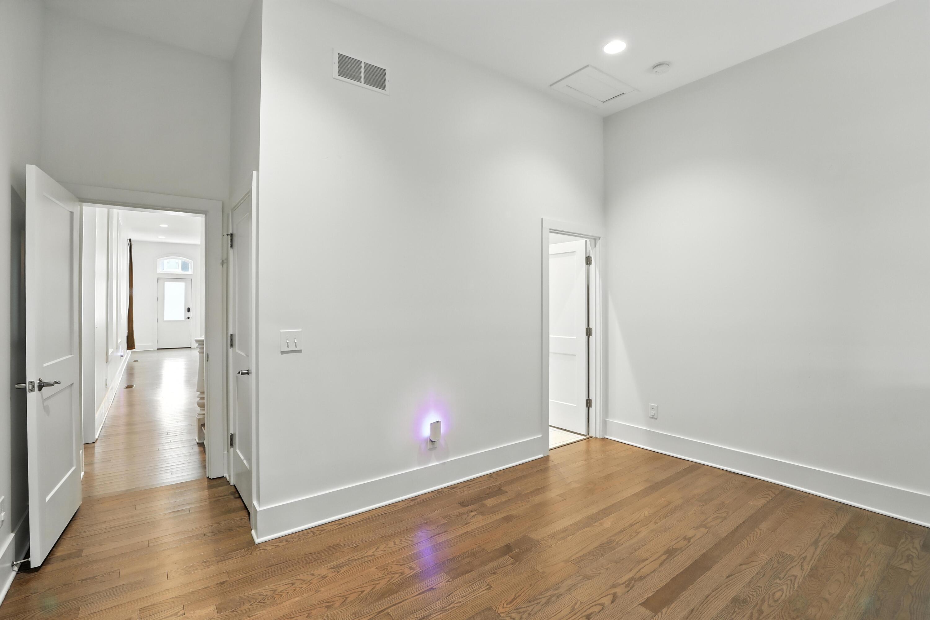 310 W Robbins Street