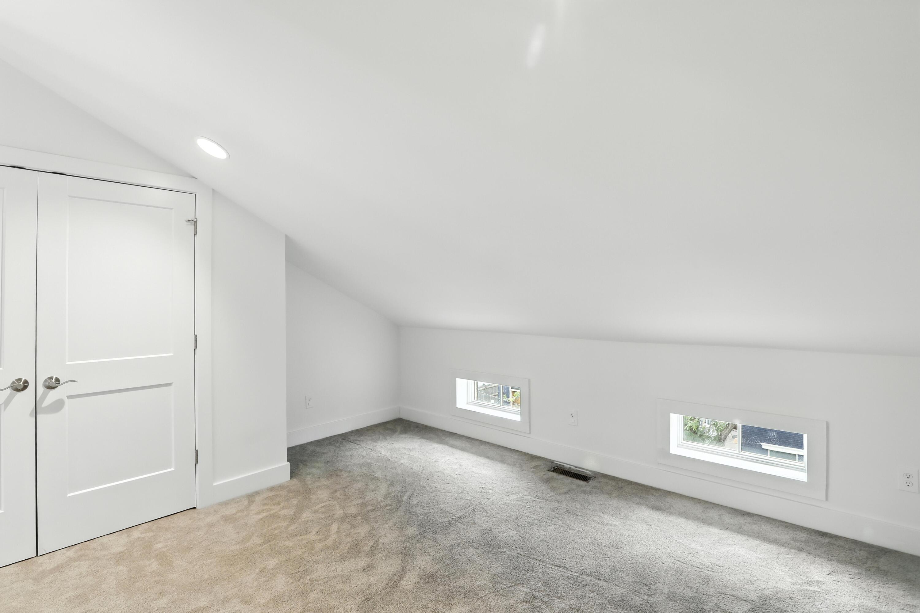 310 W Robbins Street