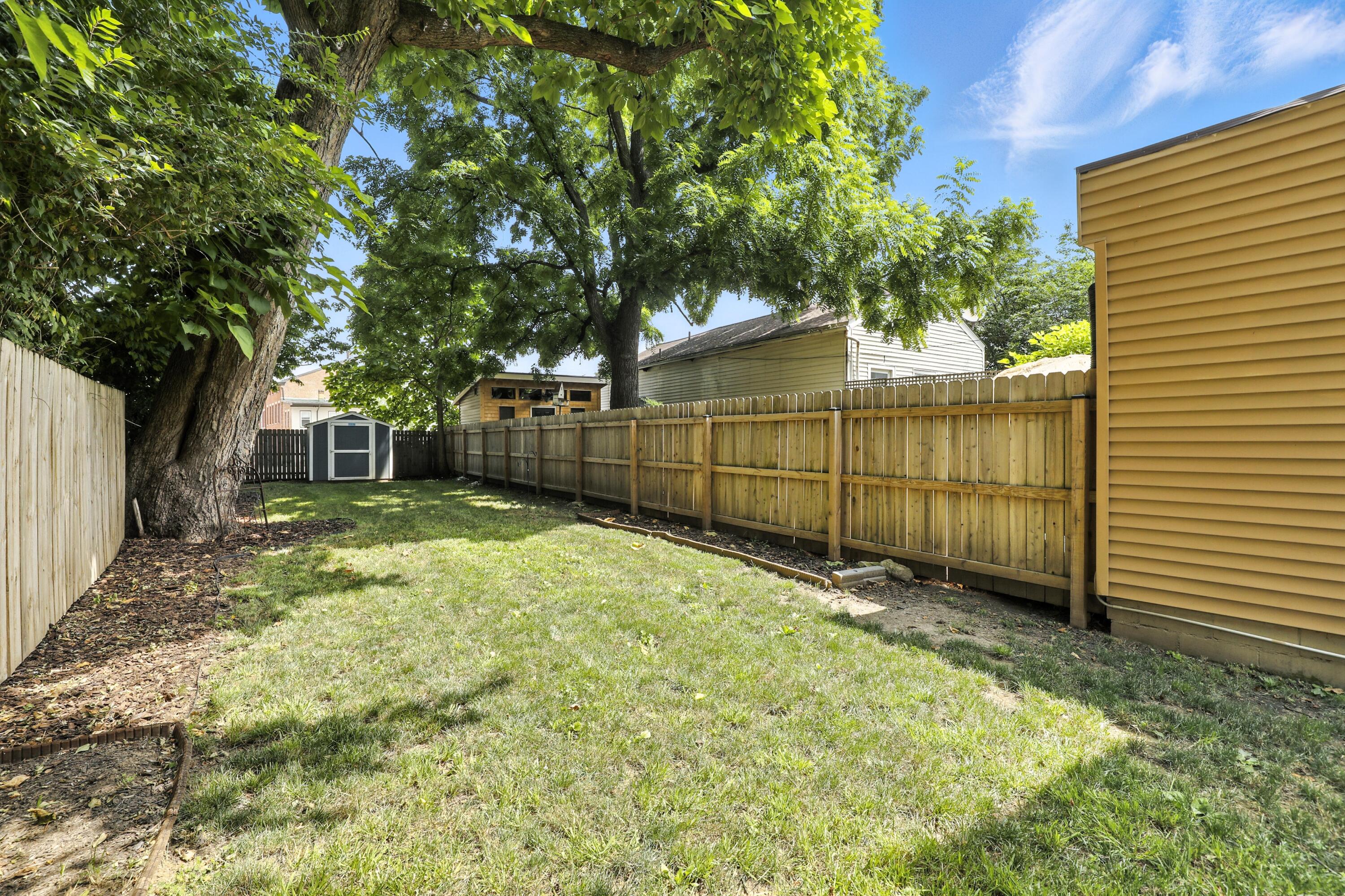 310 W Robbins Street