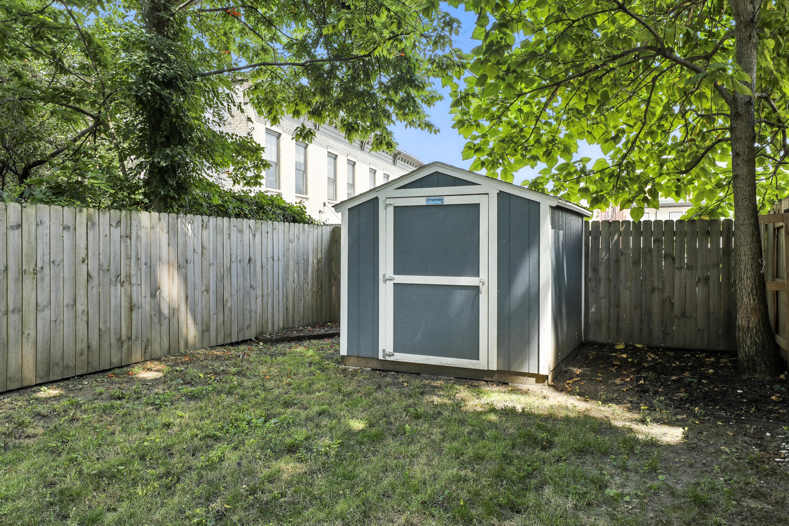 310 W Robbins Street