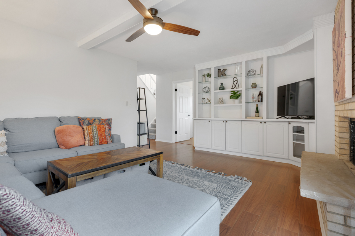 1669 W Bayside Court