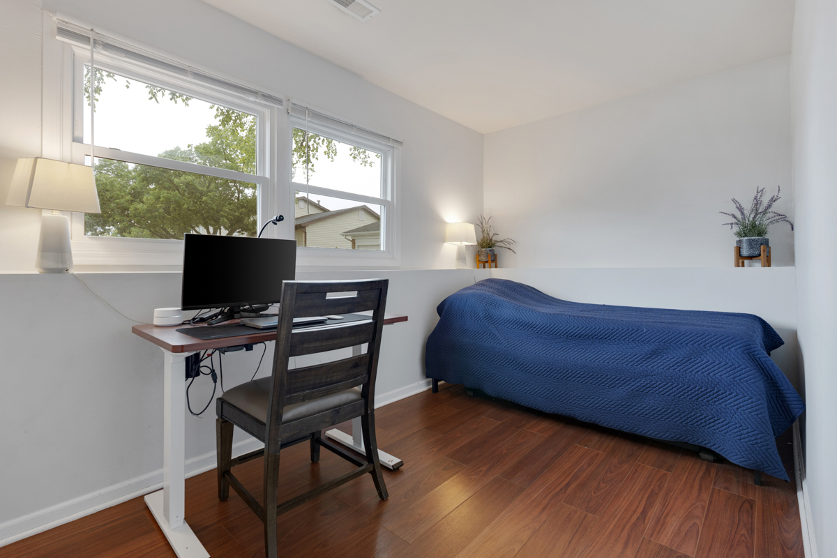 1669 W Bayside Court