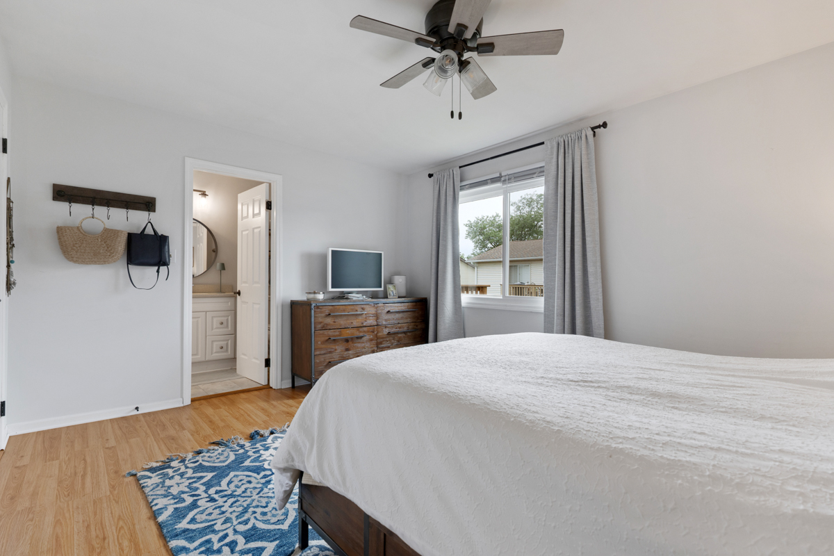 1669 W Bayside Court