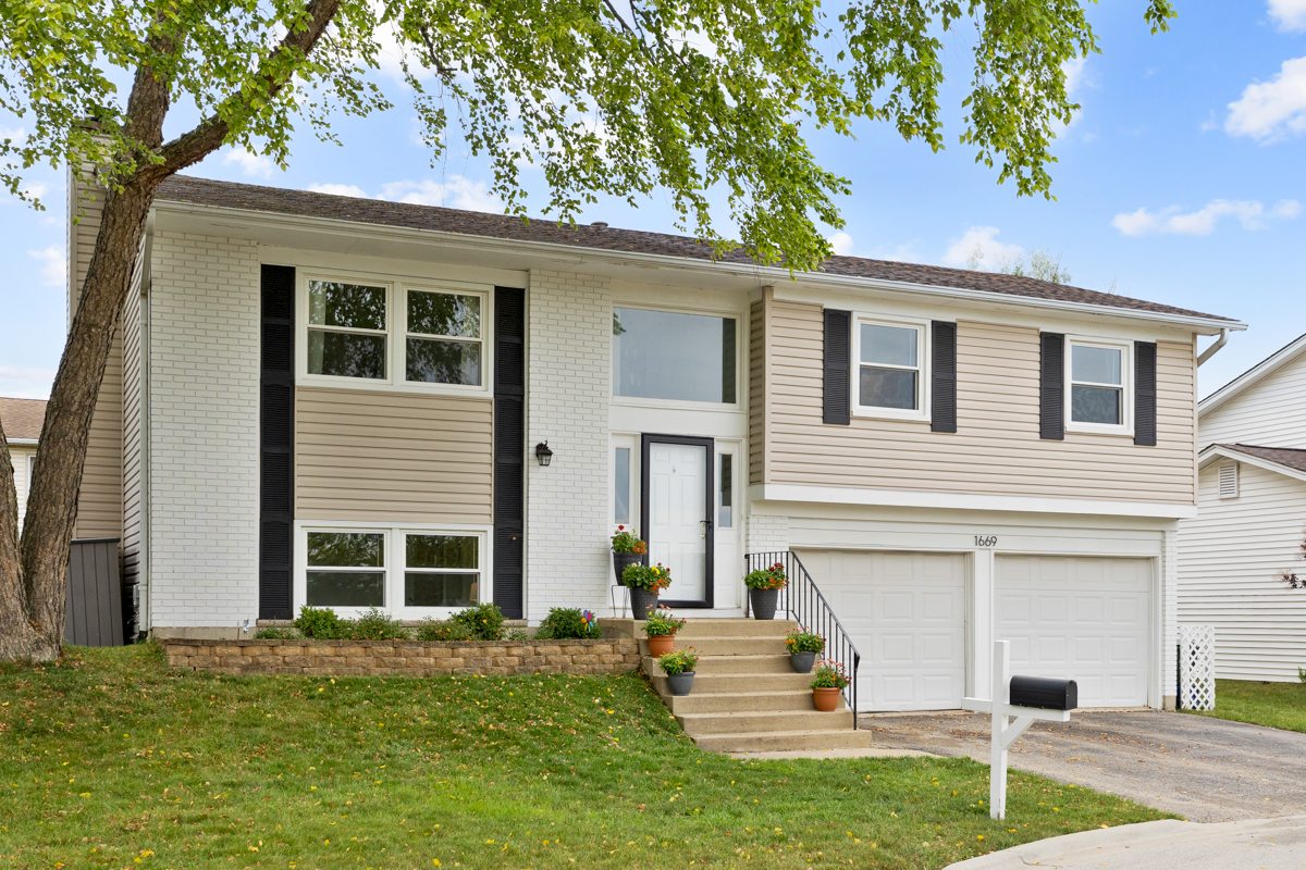 1669 W Bayside Court