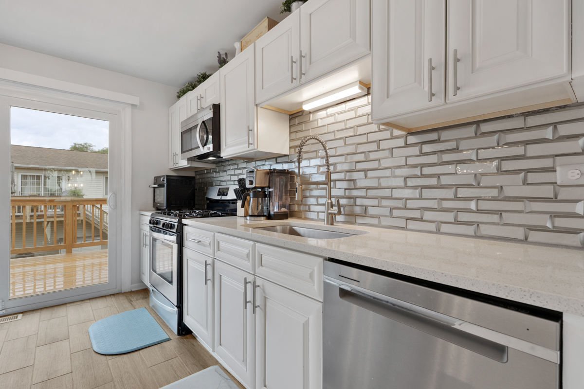 1669 W Bayside Court