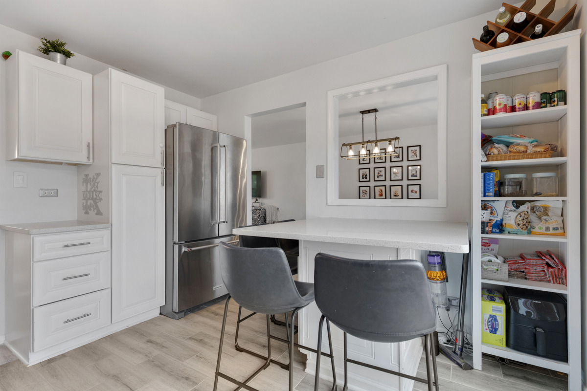 1669 W Bayside Court