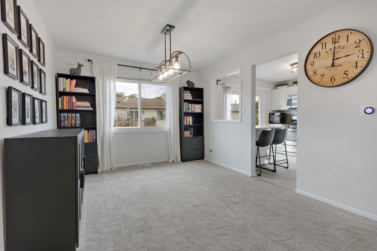 1669 W Bayside Court