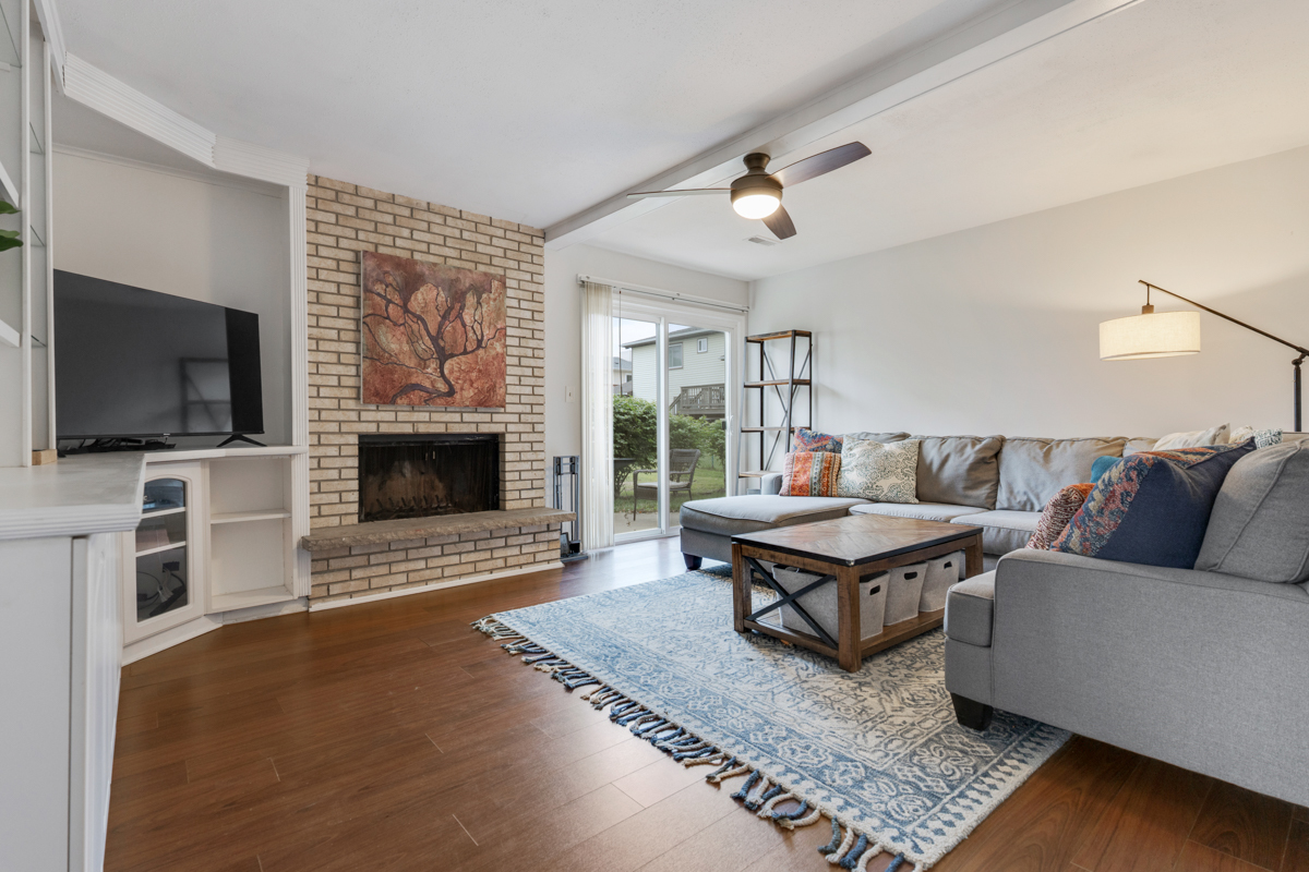 1669 W Bayside Court