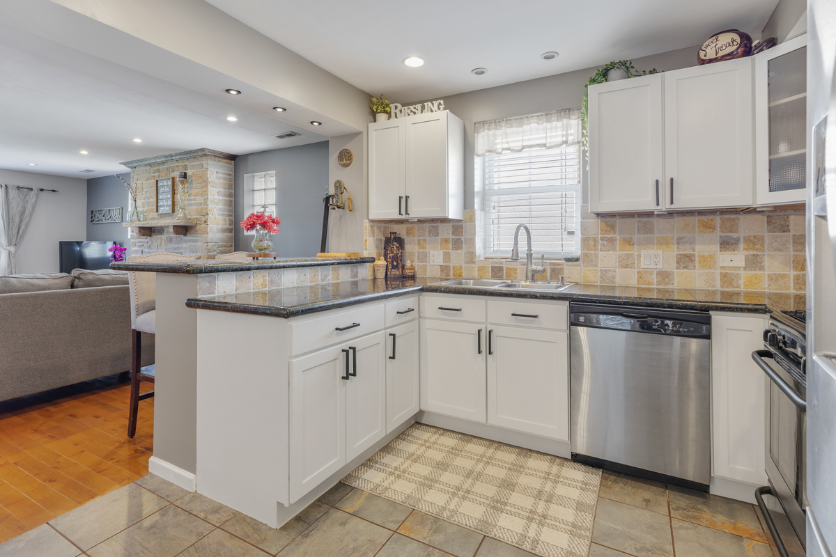 333 S WALNUT Street